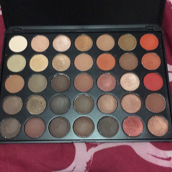 Eyeshadow palette - Picture 2 of 2